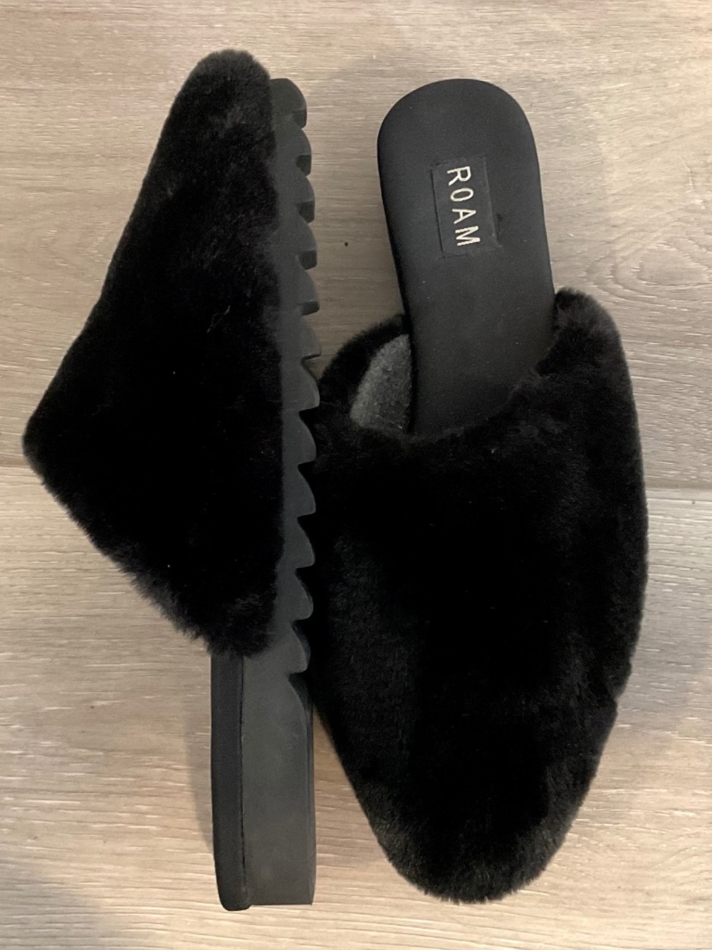 ROAM Cloud Mule Black Faux Fur Size 8 LIKE NEW